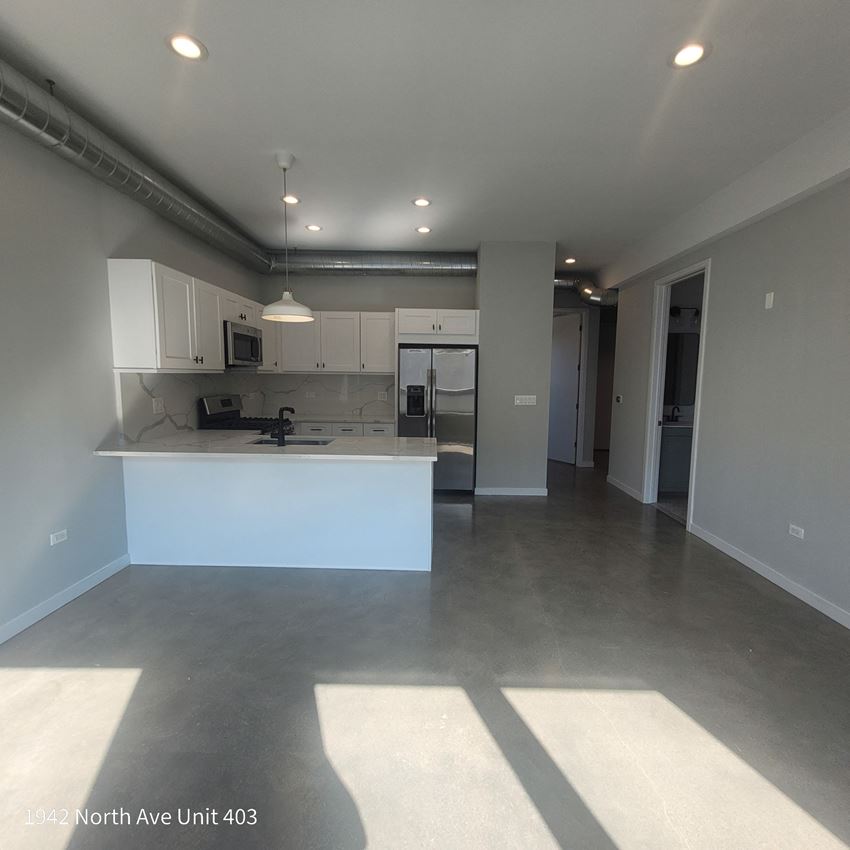 a view of the kitchen from the living room - Photo Gallery
