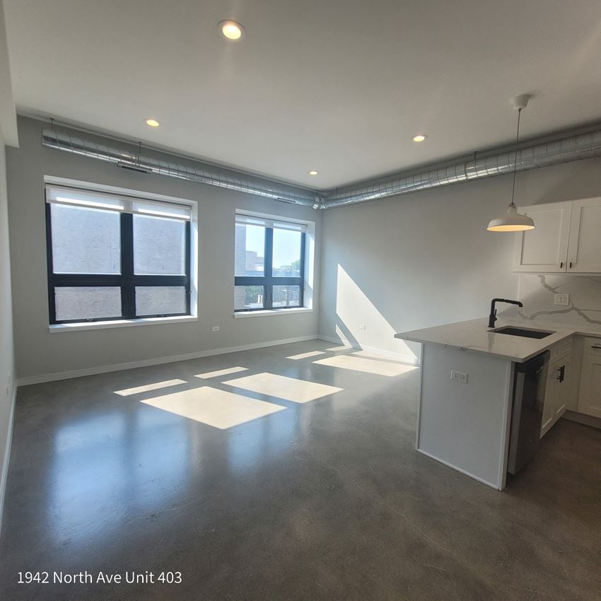 a view of the kitchen from the living room - Photo Gallery