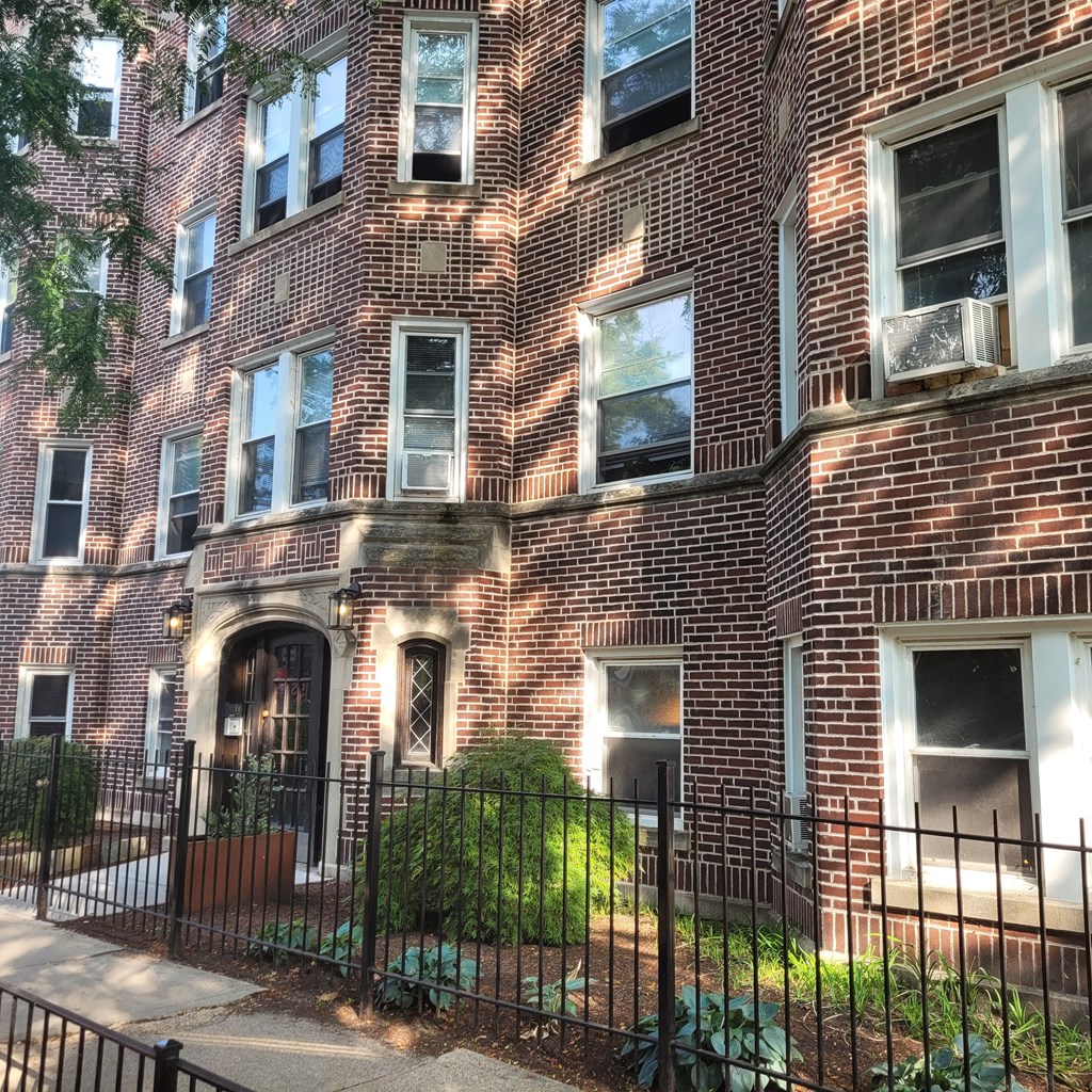 1634-36 Granville/Paulina