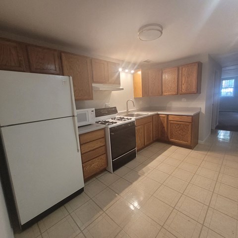 1221 W. Melrose St. 2 Beds Apartment for Rent