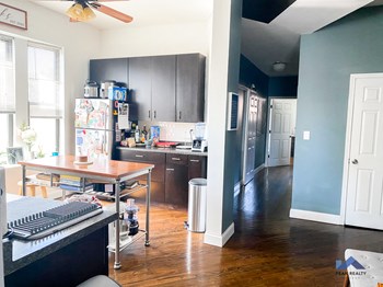 2056 W. Division St. 2-3 Beds Apartment for Rent - Photo Gallery 2
