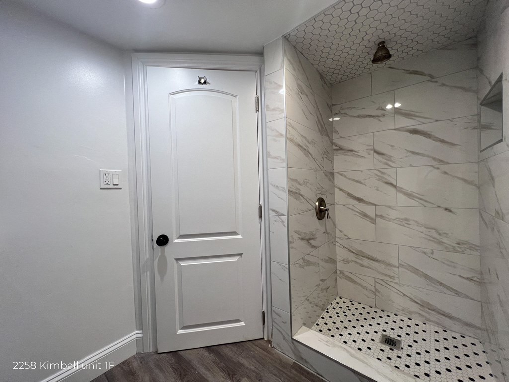 2258 Kimball 1F Duplex 2258 Kimball 1F Duplex