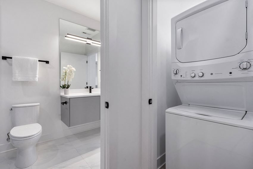 3821 N. Ashland Ave.