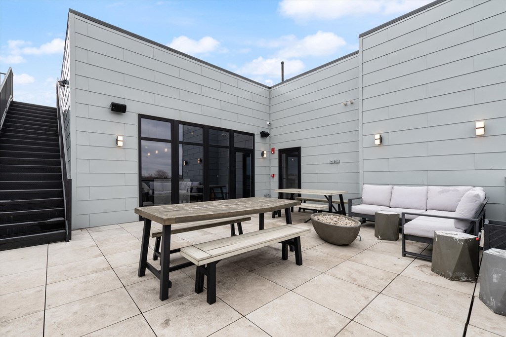 the patio at the whispering winds apartments in pearland, tx