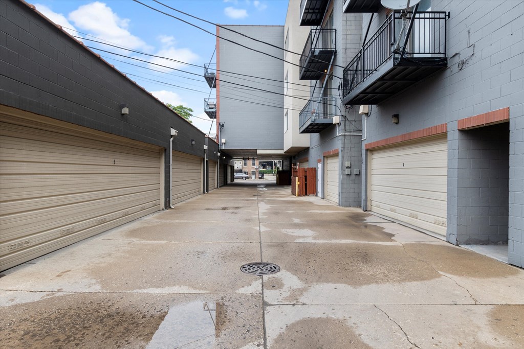 an empty alleyway between two buildings