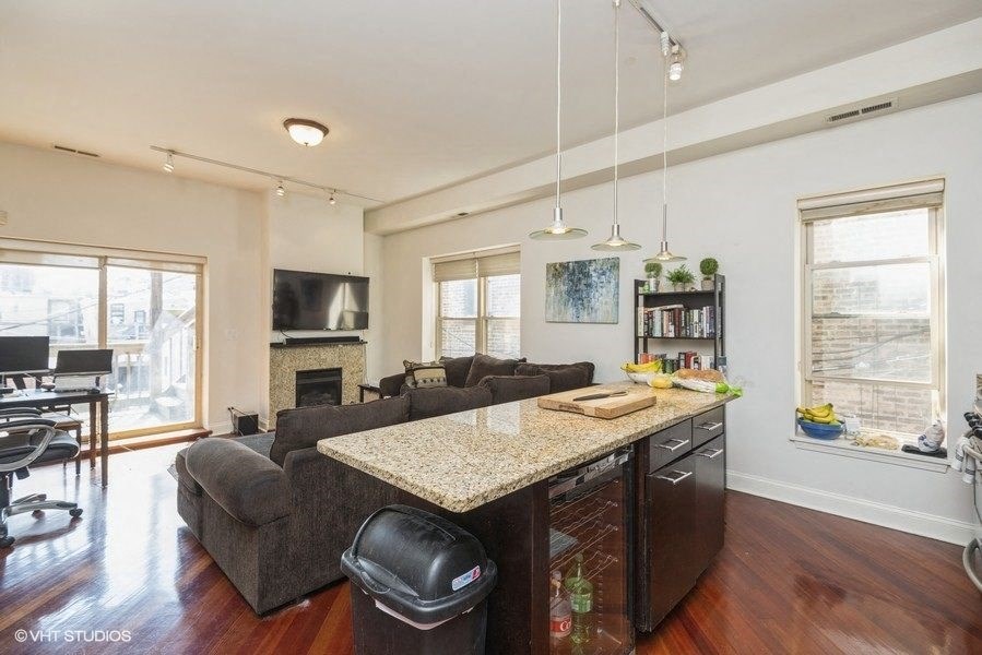 807-11 W Lill Ave/ 2522 N Halsted St