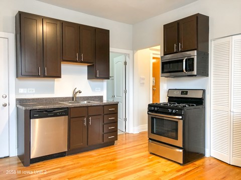 2656-58 W. Iowa St. 1-2 Beds Apartment for Rent