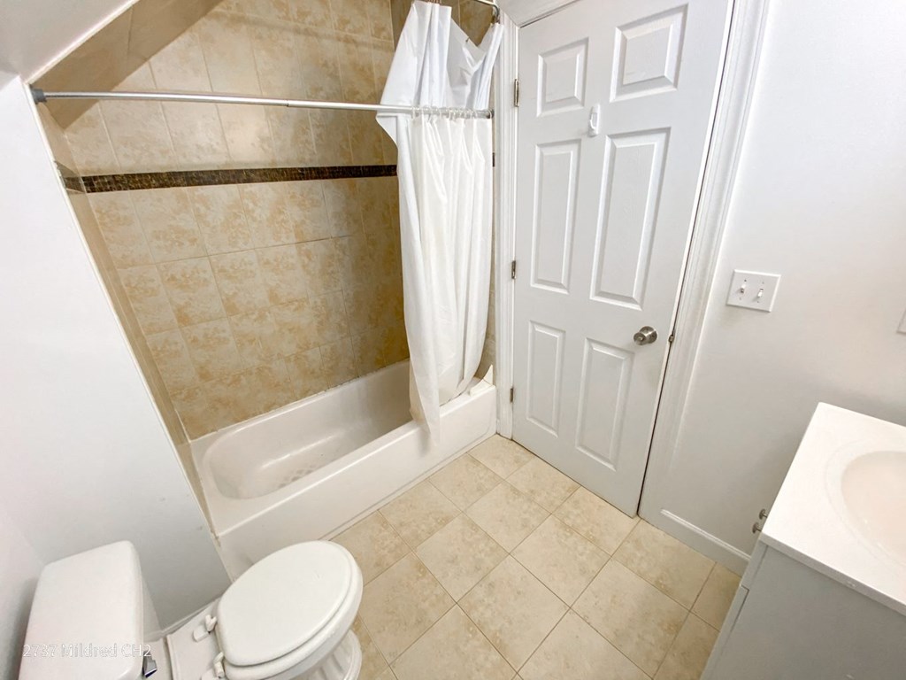 a bathroom with a toilet and a bathtub