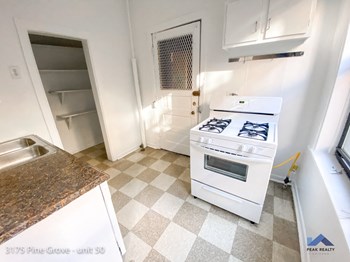 437-59 W. Belmont Ave. 1-3 Beds Apartment for Rent - Photo Gallery 3