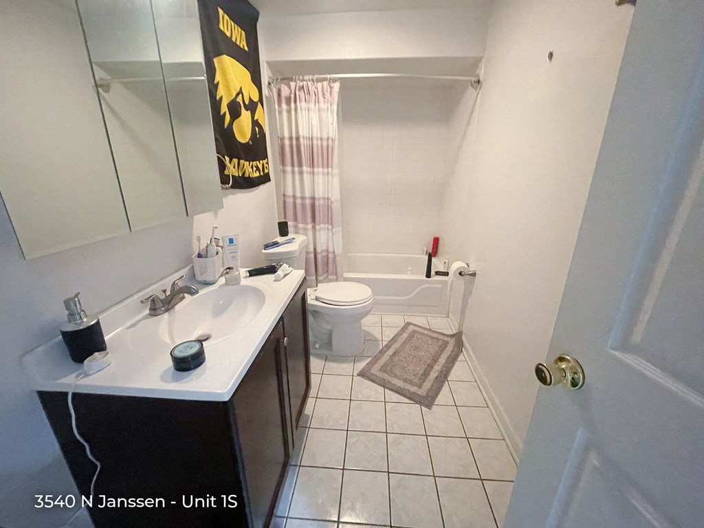 this is a photo of the bathroom in the 1 bedroom clipper floor plan at nant