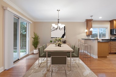 470 Green Bay Rd. 3 Beds Apartment for Rent