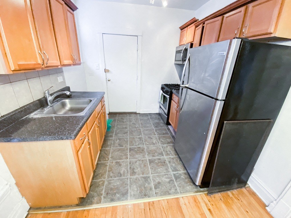 543-49 W. Arlington Pl.