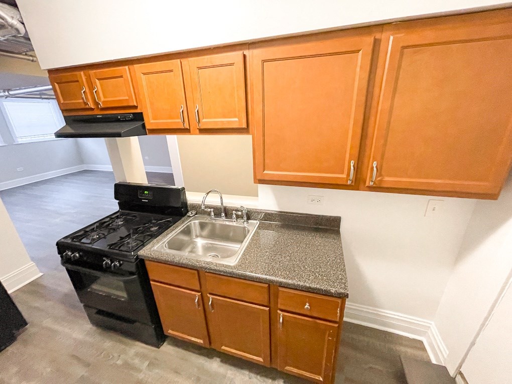 543-49 W. Arlington Pl.