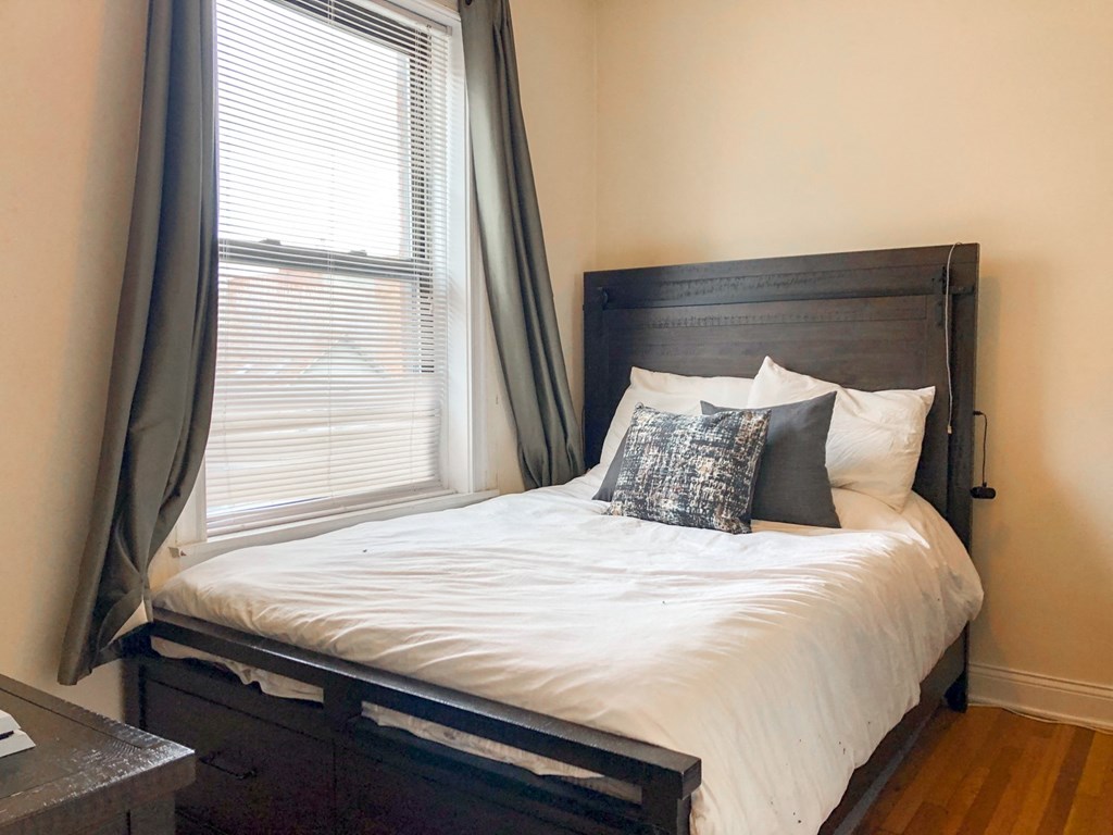 2656-58 W. Iowa St./907 N. Washtenaw Ave.