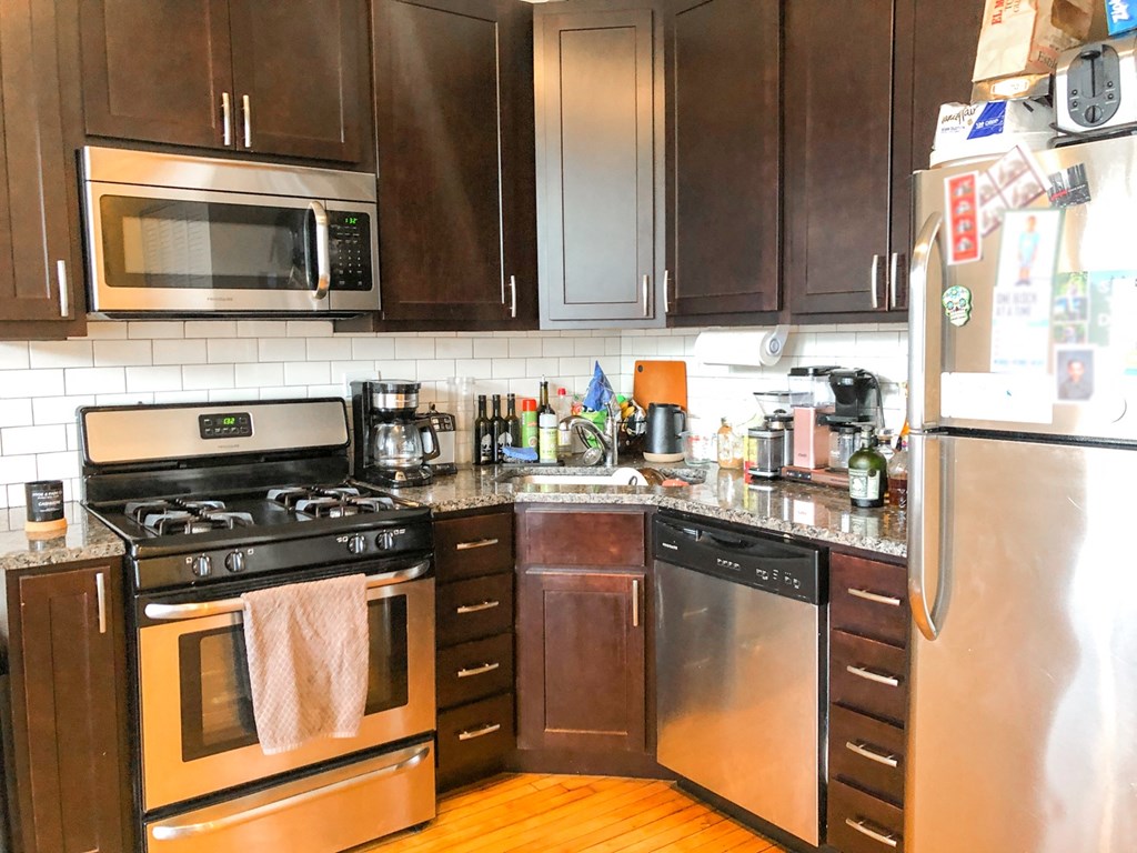 2656-58 W. Iowa St./907 N. Washtenaw Ave.