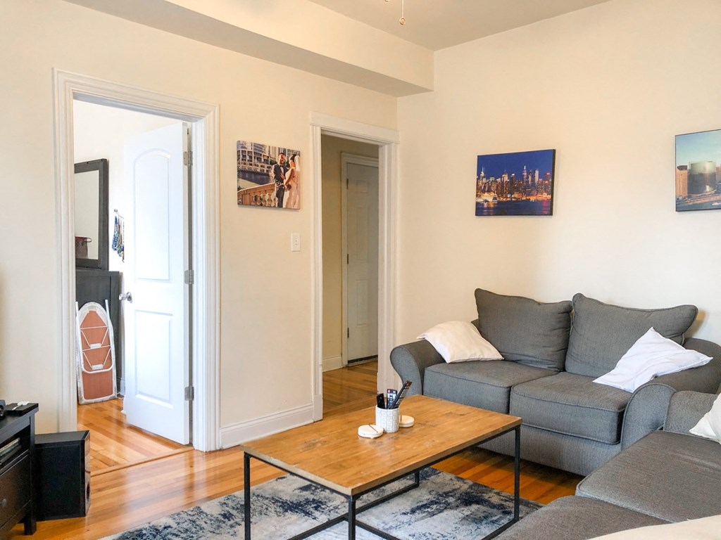 2656-58 W. Iowa St./907 N. Washtenaw Ave.