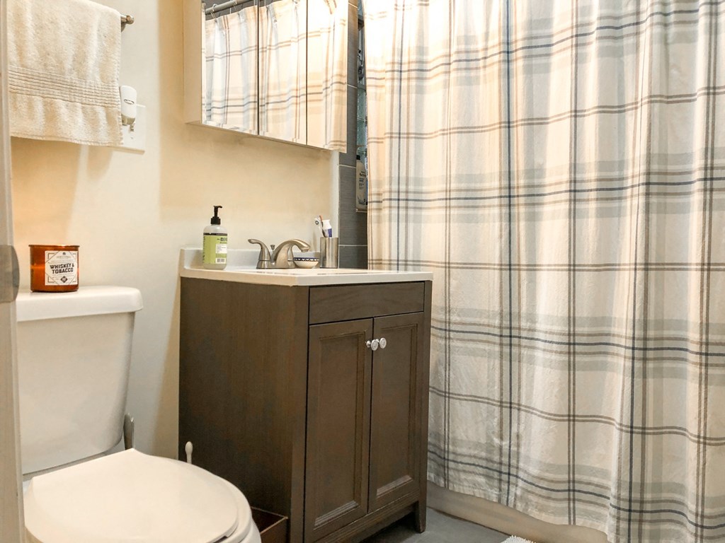 2656-58 W. Iowa St./907 N. Washtenaw Ave.