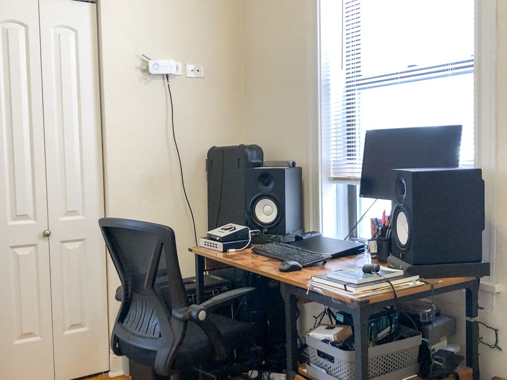 2656-58 W. Iowa St./907 N. Washtenaw Ave.