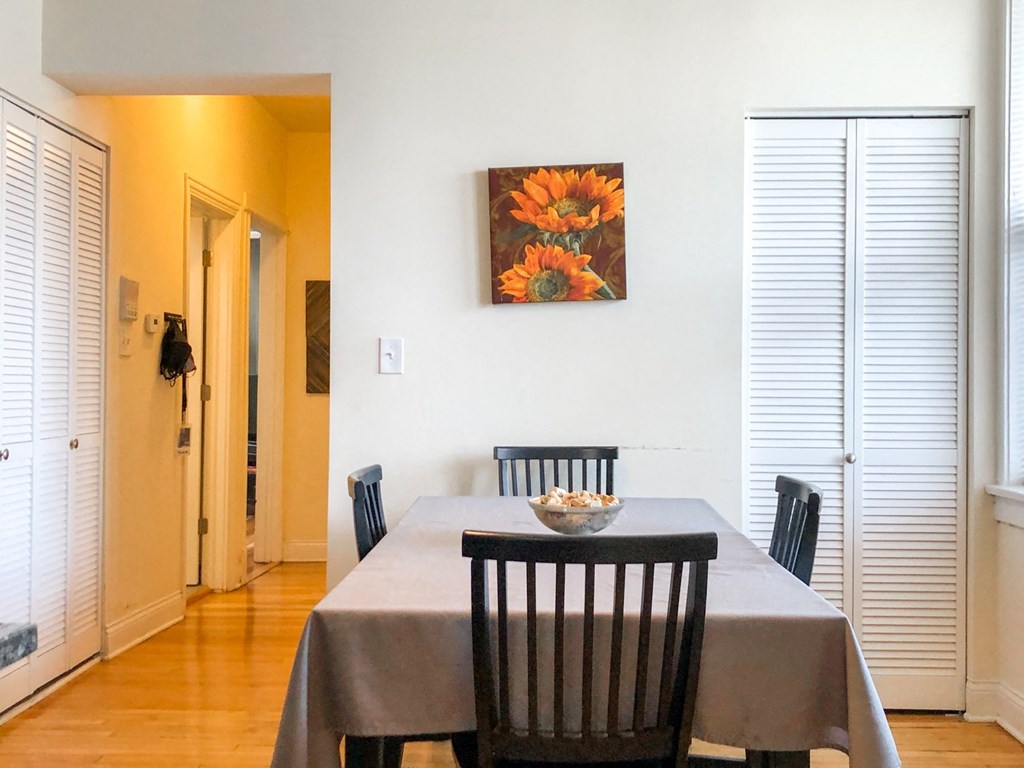 2656-58 W. Iowa St./907 N. Washtenaw Ave.