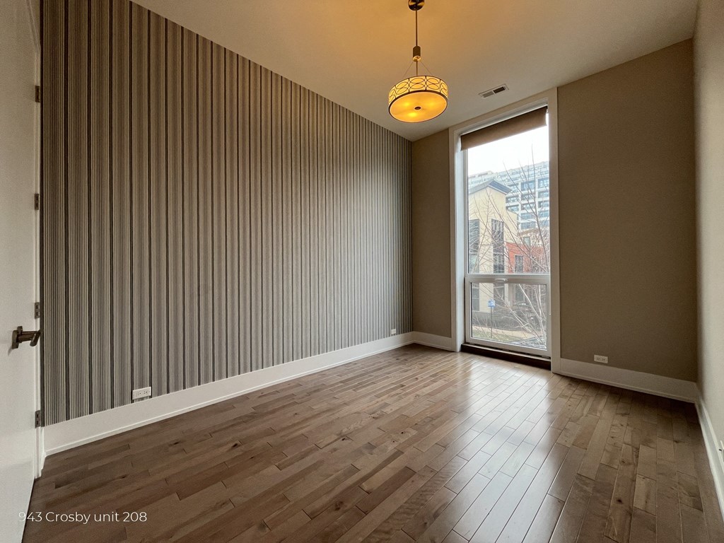 vinyl hardwood flooring throughout