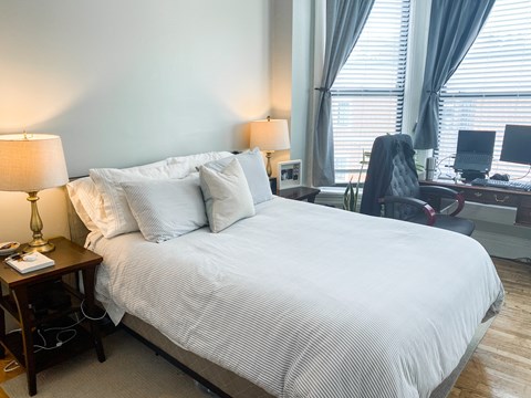 959 W. Webster 1-2 Beds Apartment for Rent