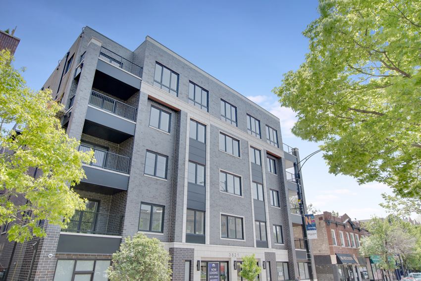 3821 N. Ashland Ave.