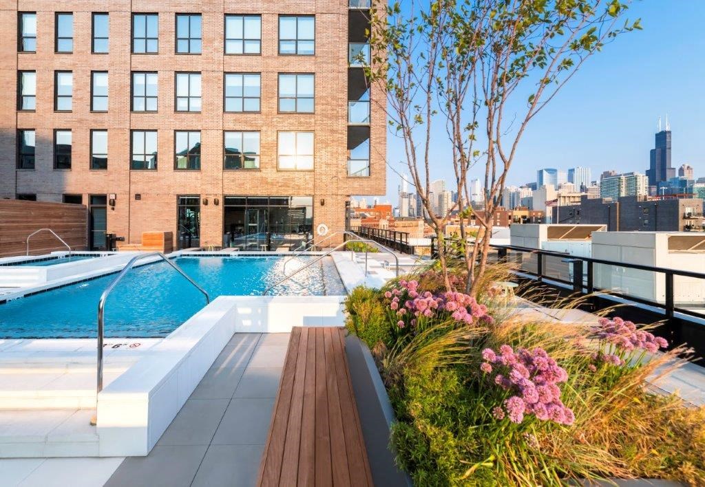 Avenir Apartments River North