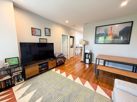 3017-19 W George St 1-2 Beds Apartment for Rent