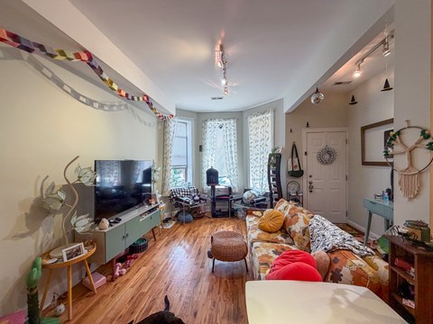 1826 N Wood St 1-3 Beds Apartment for Rent