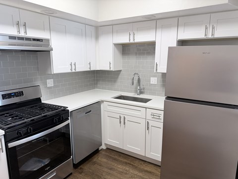 3305-09 W. Sunnyside Ave. 2-3 Beds Apartment for Rent