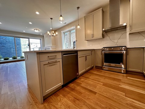 4861 N Hermitage Ave 3 Beds Apartment for Rent