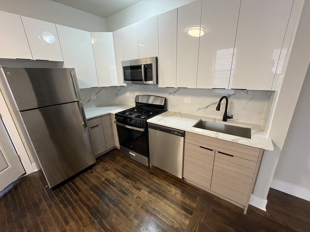 2338-2348 W. Wilson Ave.