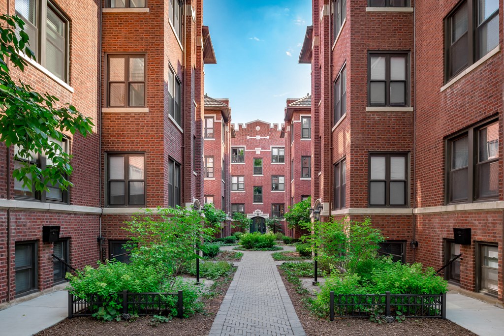 523-31 W. Fullerton Ave.