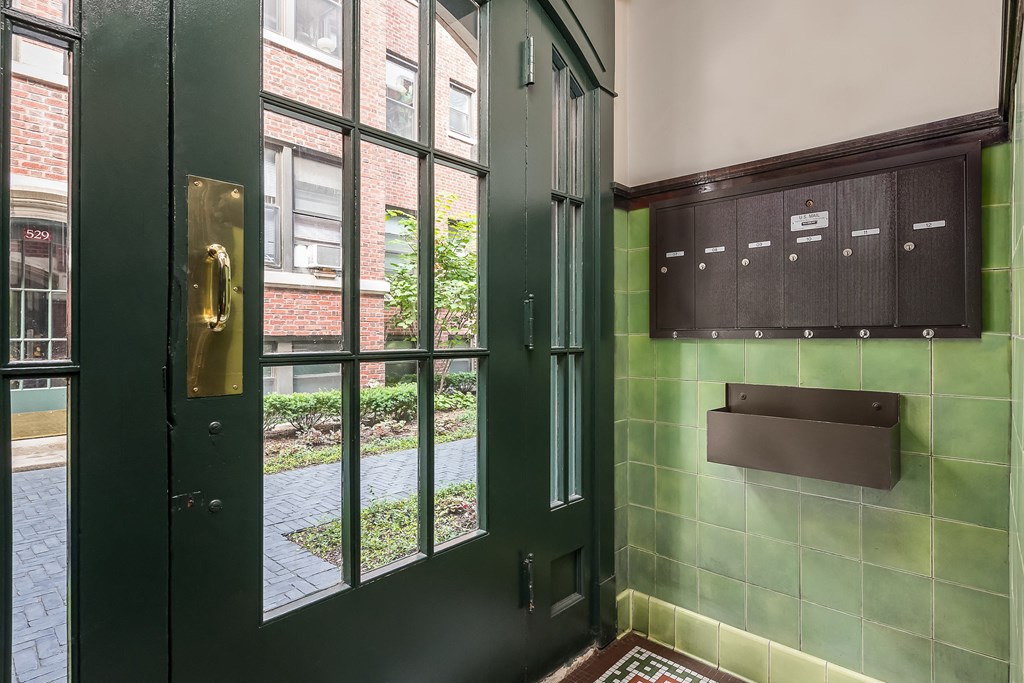 523-31 W. Fullerton Ave.