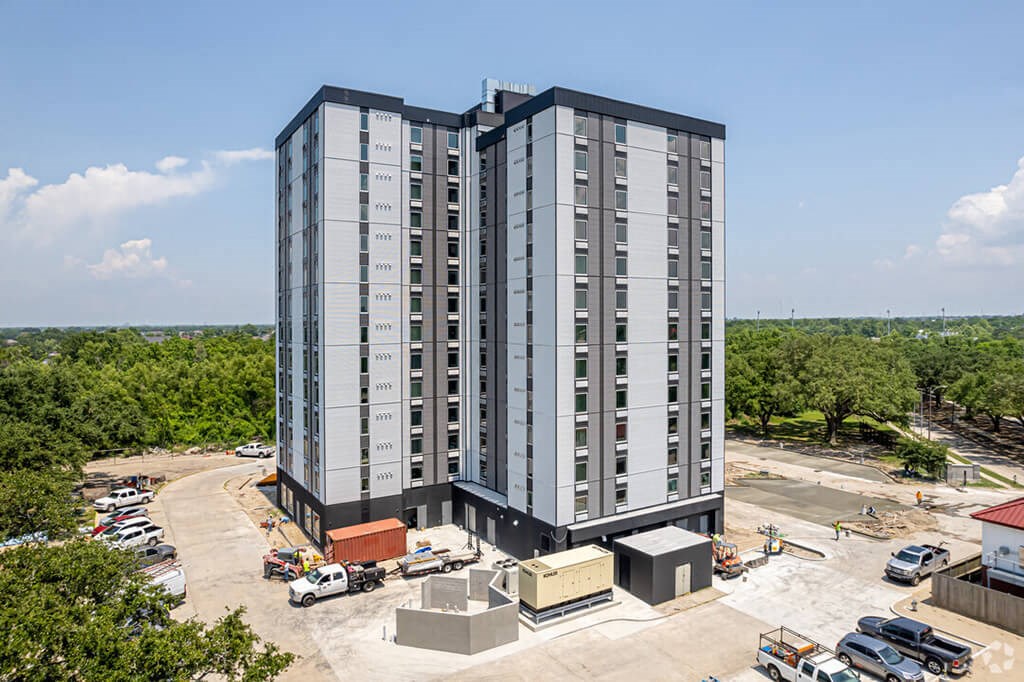 Lake Forest Manor Apartments, 10101 Lake Forest Blvd, New Orleans, LA