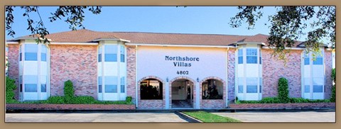 A building with the sign Northshore Villas 4802 on it.