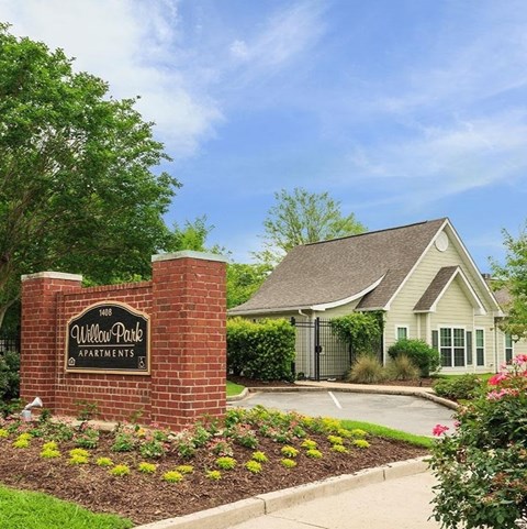 1408 West Willow Street 1-4 Beds Apartment for Rent