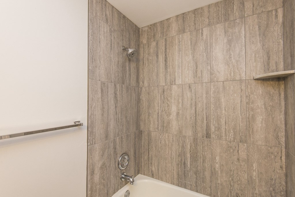 108 Levering Bathroom 2