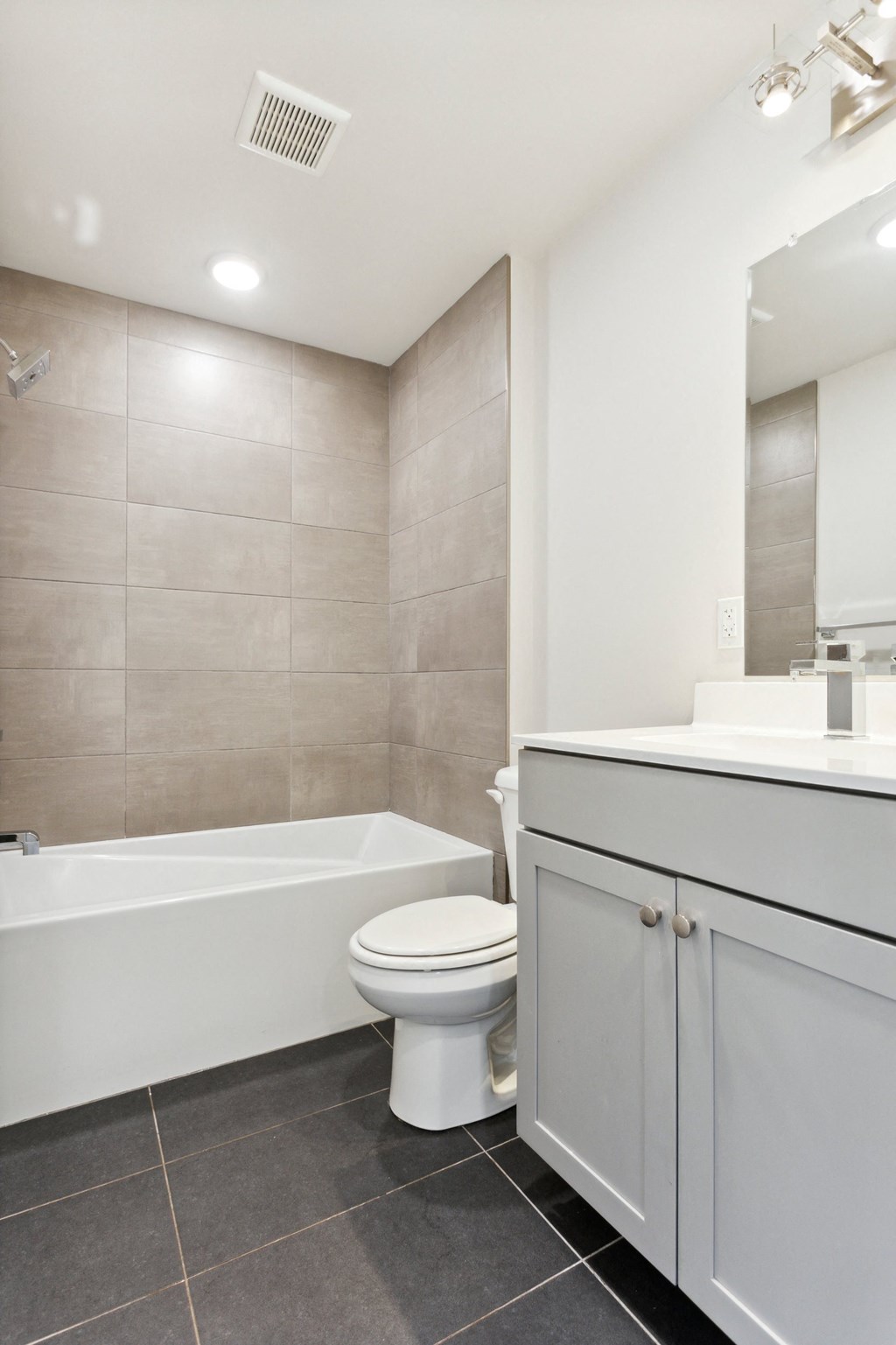 1312 Unit 2 Bathroom