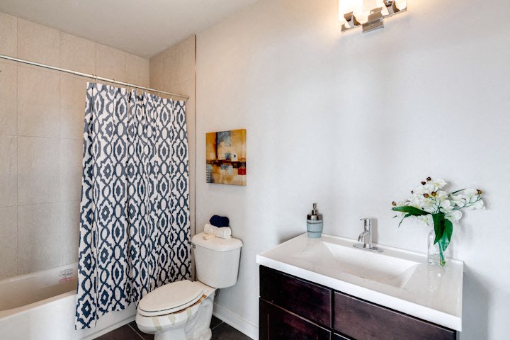3221 Spring Garden Street Bathroom