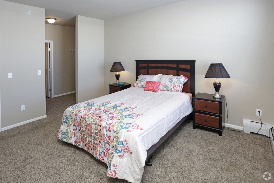 a bedroom with a bed and two night stands