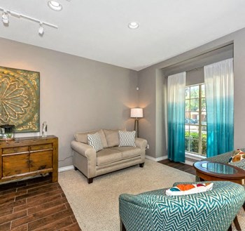 9755 Scyene Rd 1-2 Beds Apartment for Rent - Photo Gallery 2