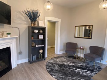 Leasing Center Leasing Center - Photo Gallery 6