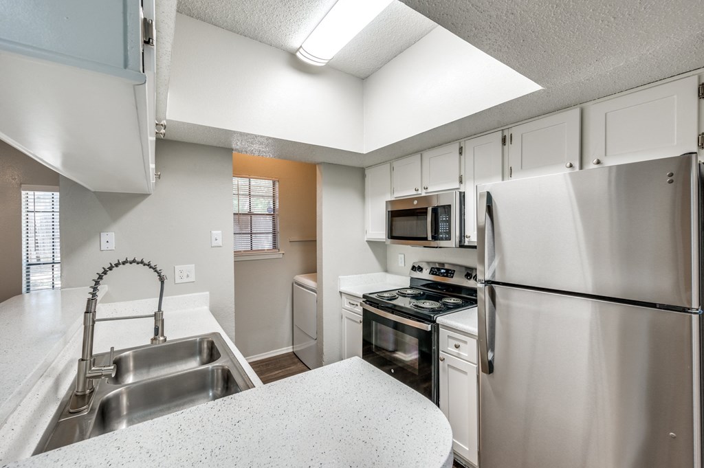 the preserve at ballantyne commons apartment kitchen with stainless steel appliances