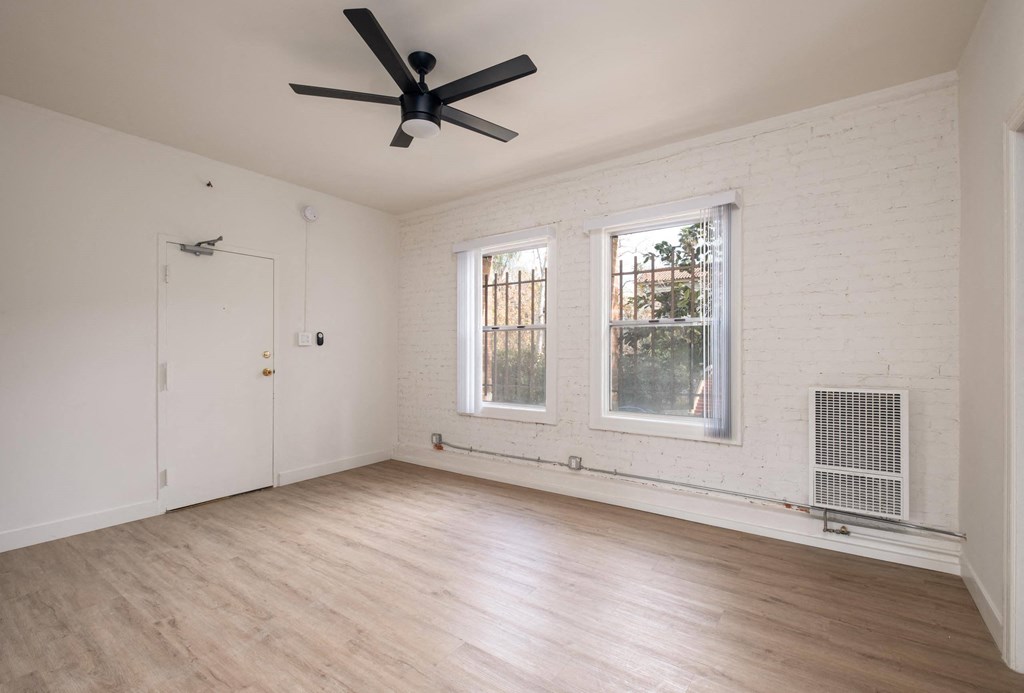 A room with a ceiling fan and a window at Kenmore Park Apartments, Los Angeles