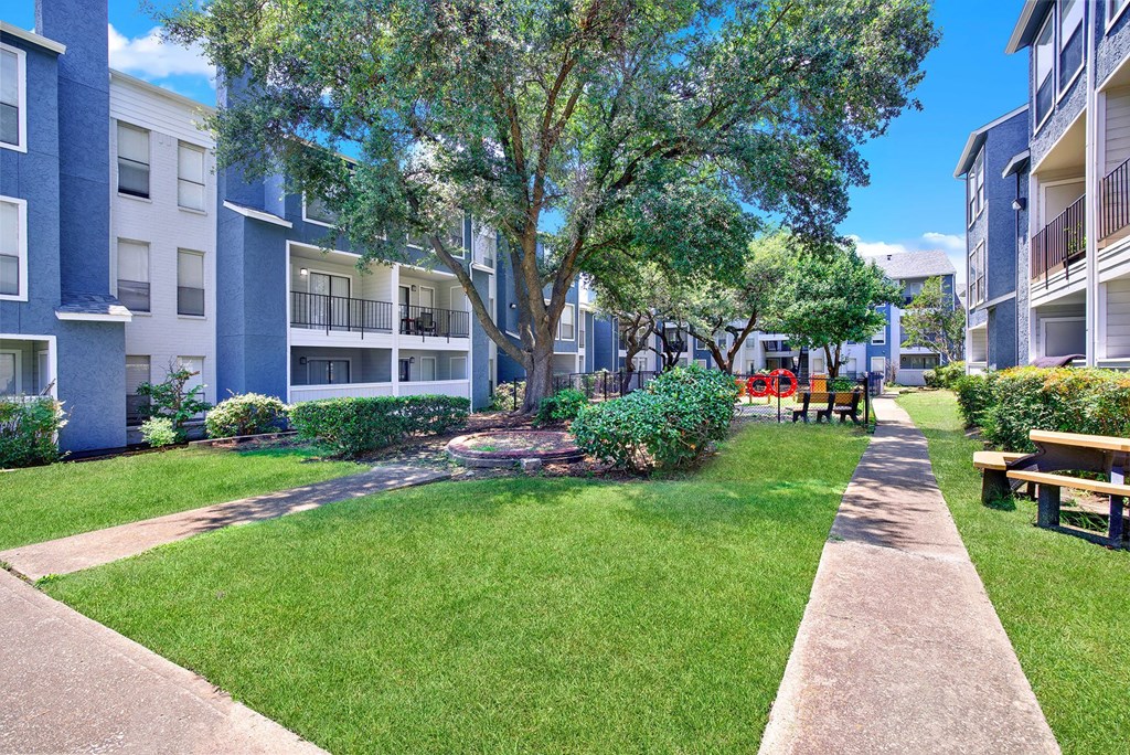 Green Space at Seacrest Apartments, Garland