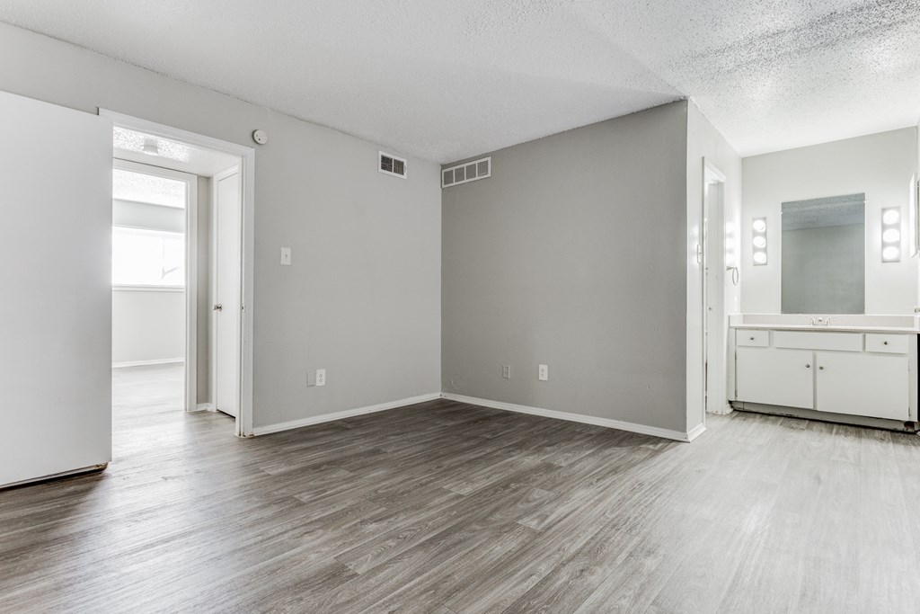 Apartment Master Bedroom at Falls on Clearwood Apartments, Richardson, TX, Texas, 75081