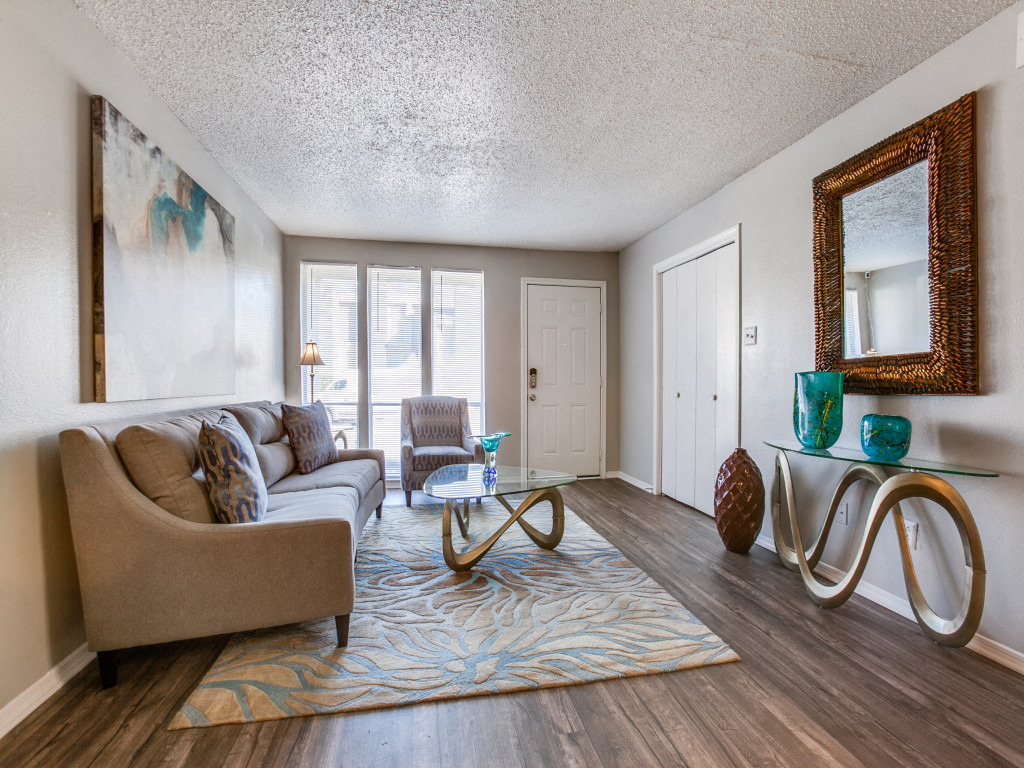 Modern Luxury Living at Falls on Clearwood Apartments, Richardson, TX