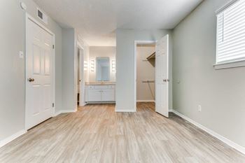 an empty room with a bathroom and a closet