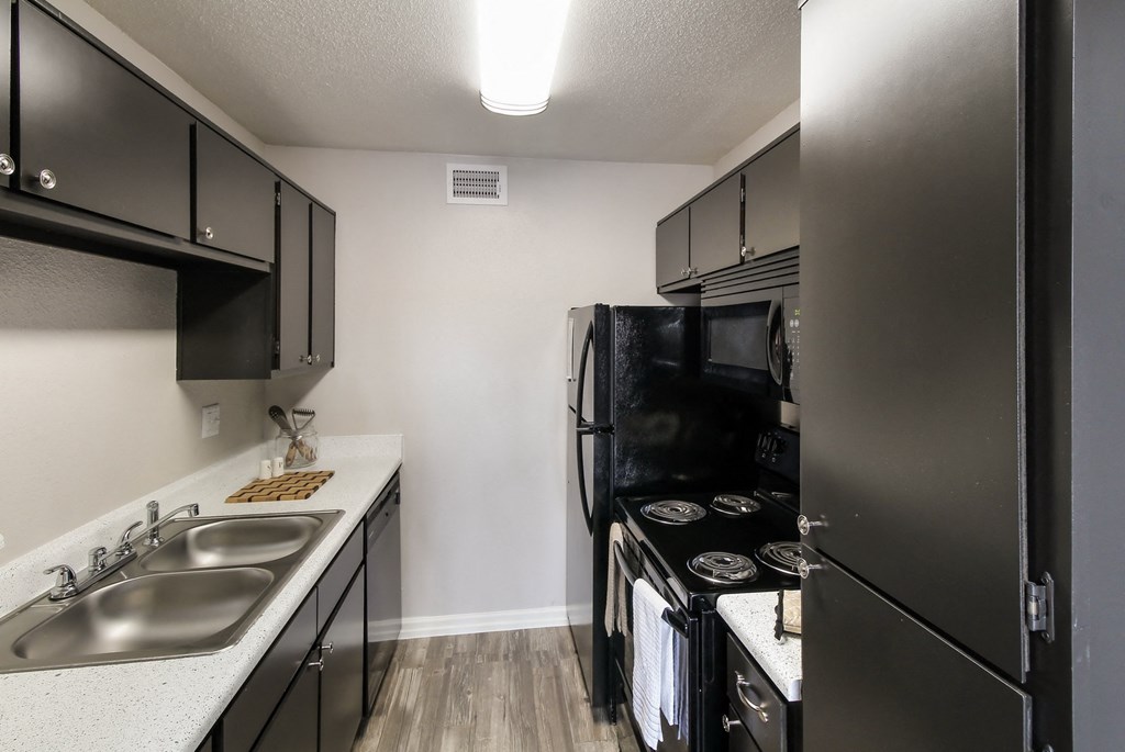 Fully Equipped Kitchen With Modern Appliances at Seacrest Apartments, Garland, 75044